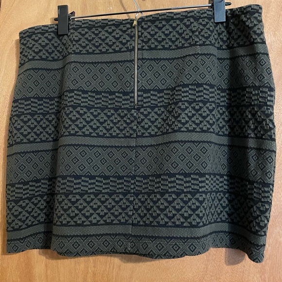 Hunter Green Aztec Mini Skirt - Picture 2 of 4